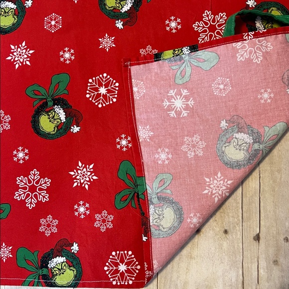 Adult Apron Grinch Red & Green Snowflakes No Pocket Single Thickness - Picture 7 of 8
